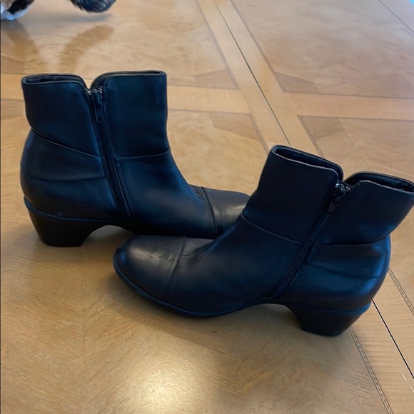 Clark’s Black Ankle Boots Size 7.5 - Picture 4 of 12